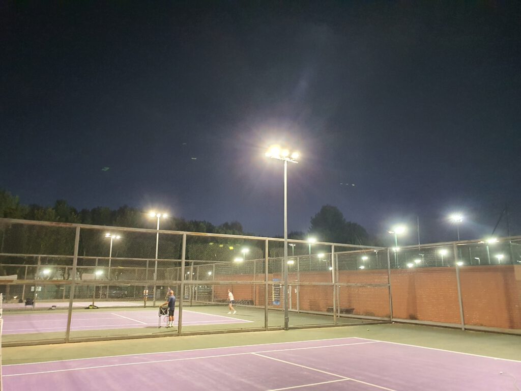 iluminacion pista de tenis